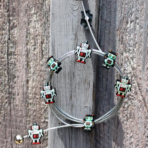 Image of Robots My Mighty Magnet System - The simple and creative way to display pictures, cards or whatever matters to you using super strong Mighty Magnets.