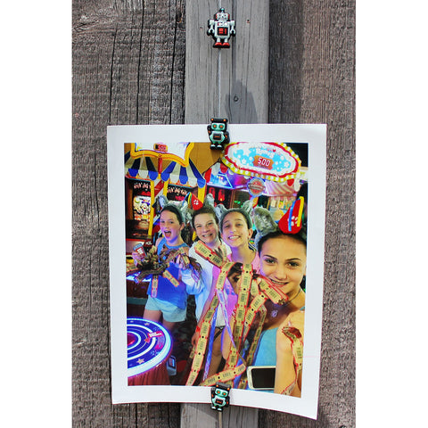 Image of Robots My Mighty Magnet System - The simple and creative way to display pictures, cards or whatever matters to you using super strong Mighty Magnets.