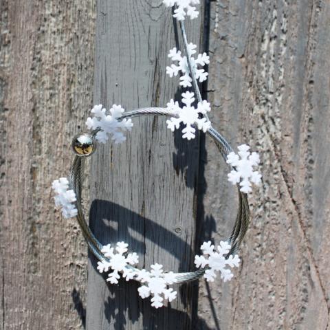 Snowflake My Mighty Magnet System - The simple and creative way to display pictures, Christmas cards or whatever matters to you using super strong Mighty Magnets.